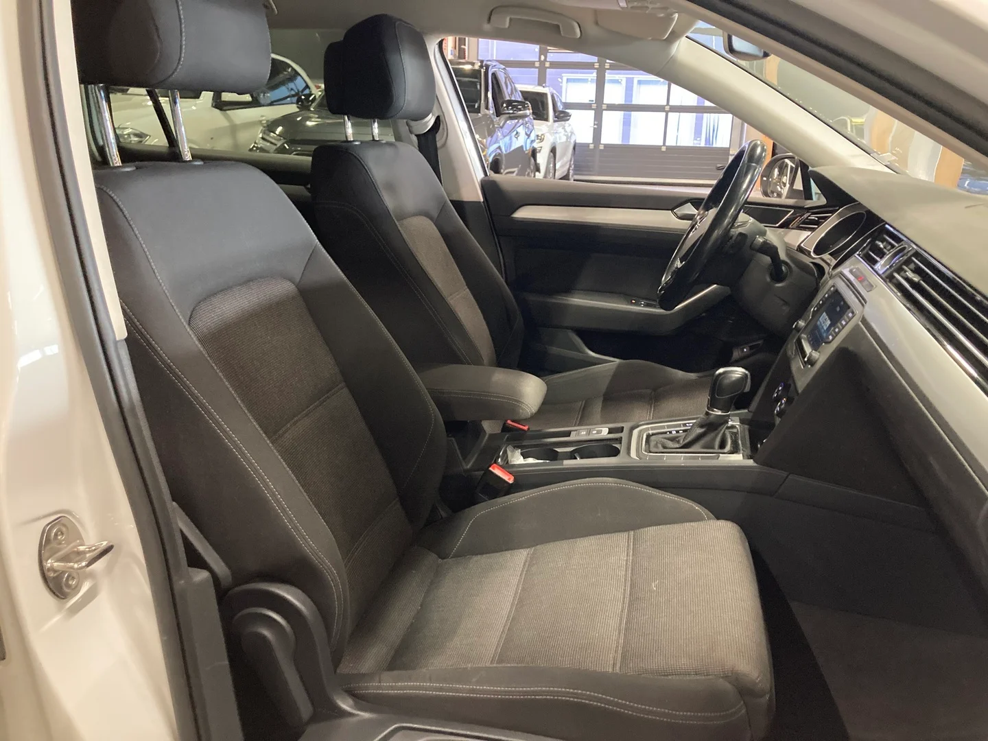 Car Image - AaAvzJuqQ8OdGzgqmPPwj