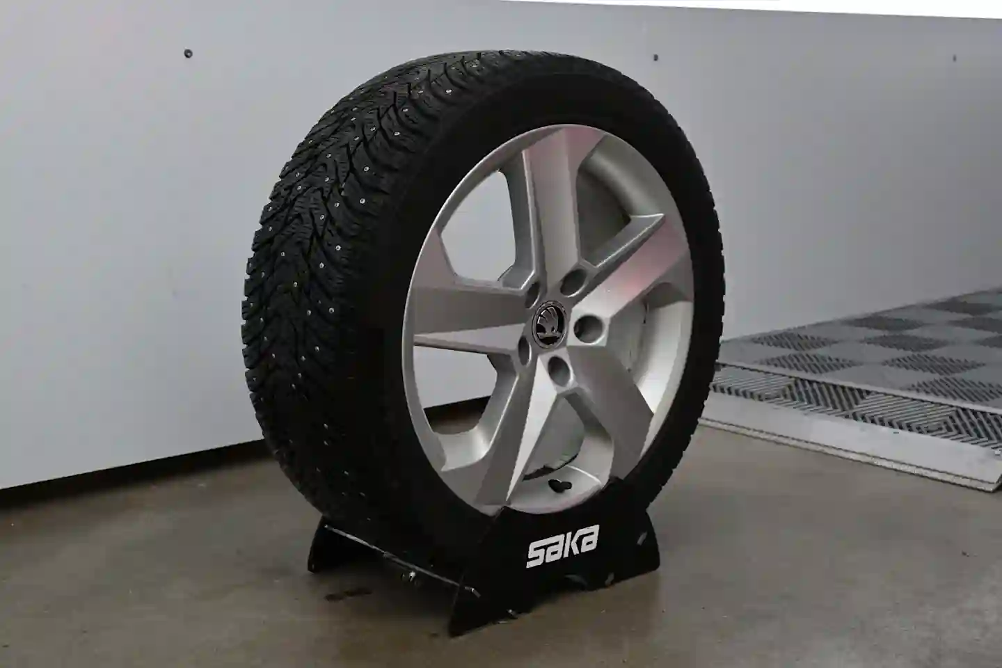 Car Image - 3xk3l3uA7wUvGRkWPh4uJK