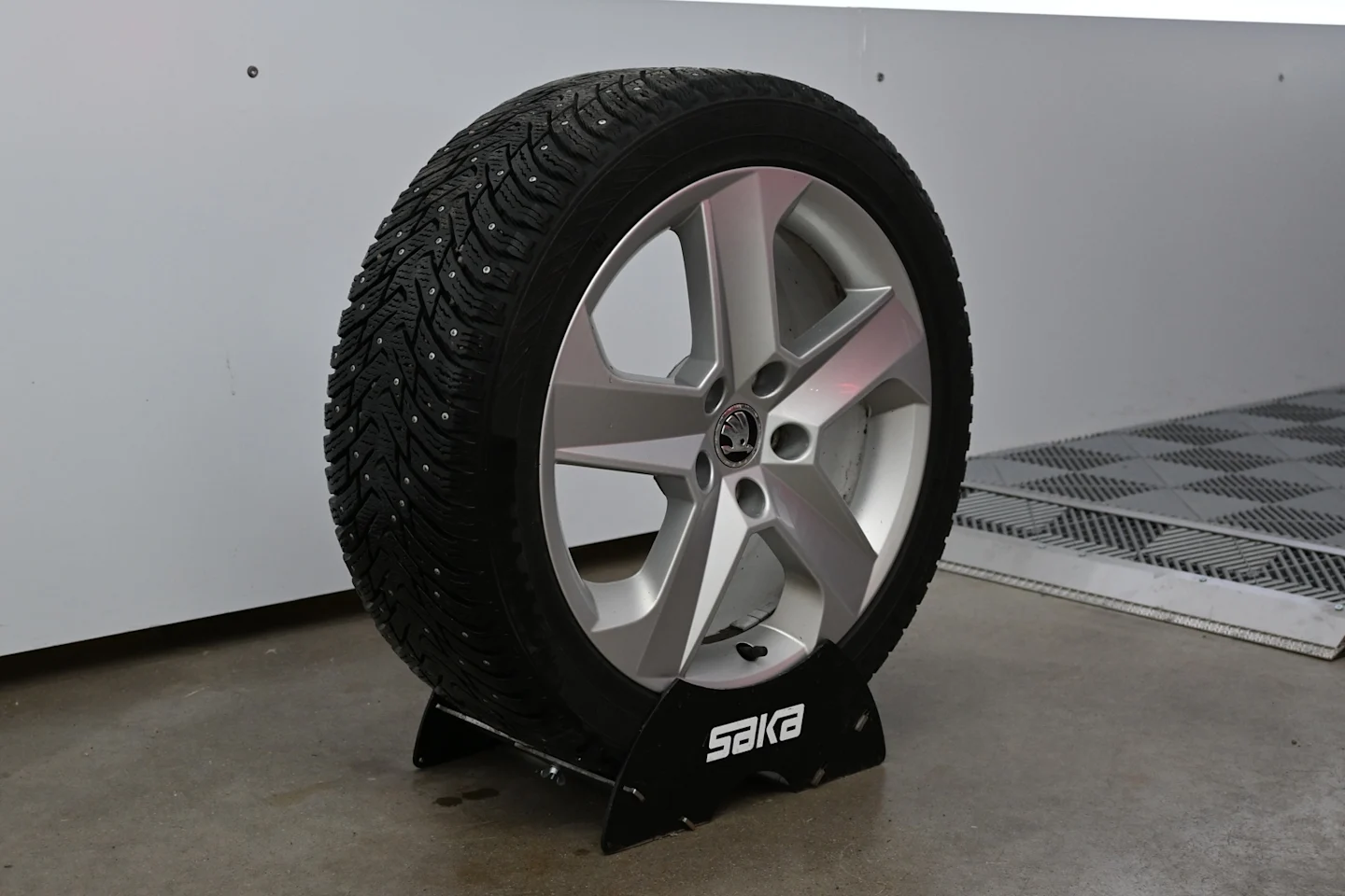 Car Image - 3xk3l3uA7wUvGRkWPh4uJK