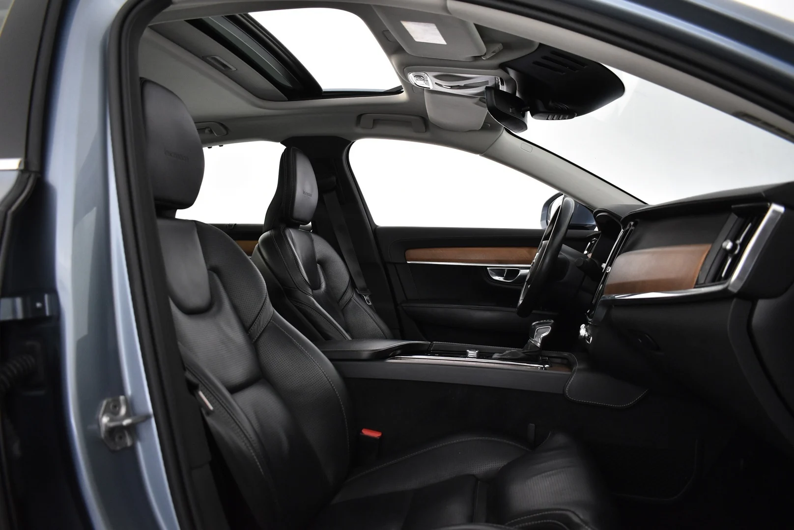 Car Image - 44kxJzRqzvbMQyrDeUxTIZ