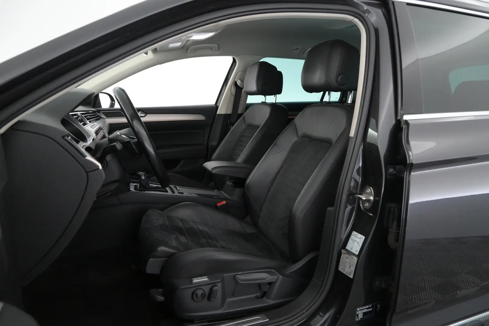 Car Image - 6SVpV2hiP0aGTcV6n4E7Qf