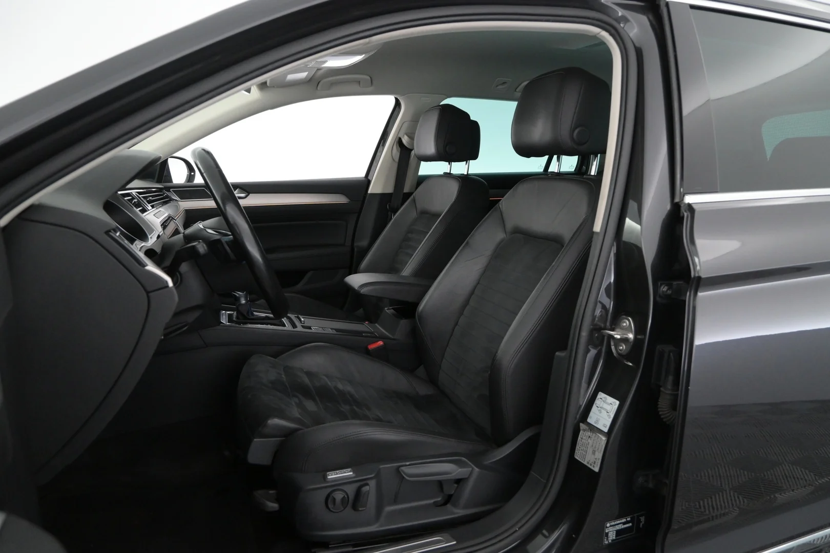 Car Image - 6SVpV2hiP0aGTcV6n4E7Qf