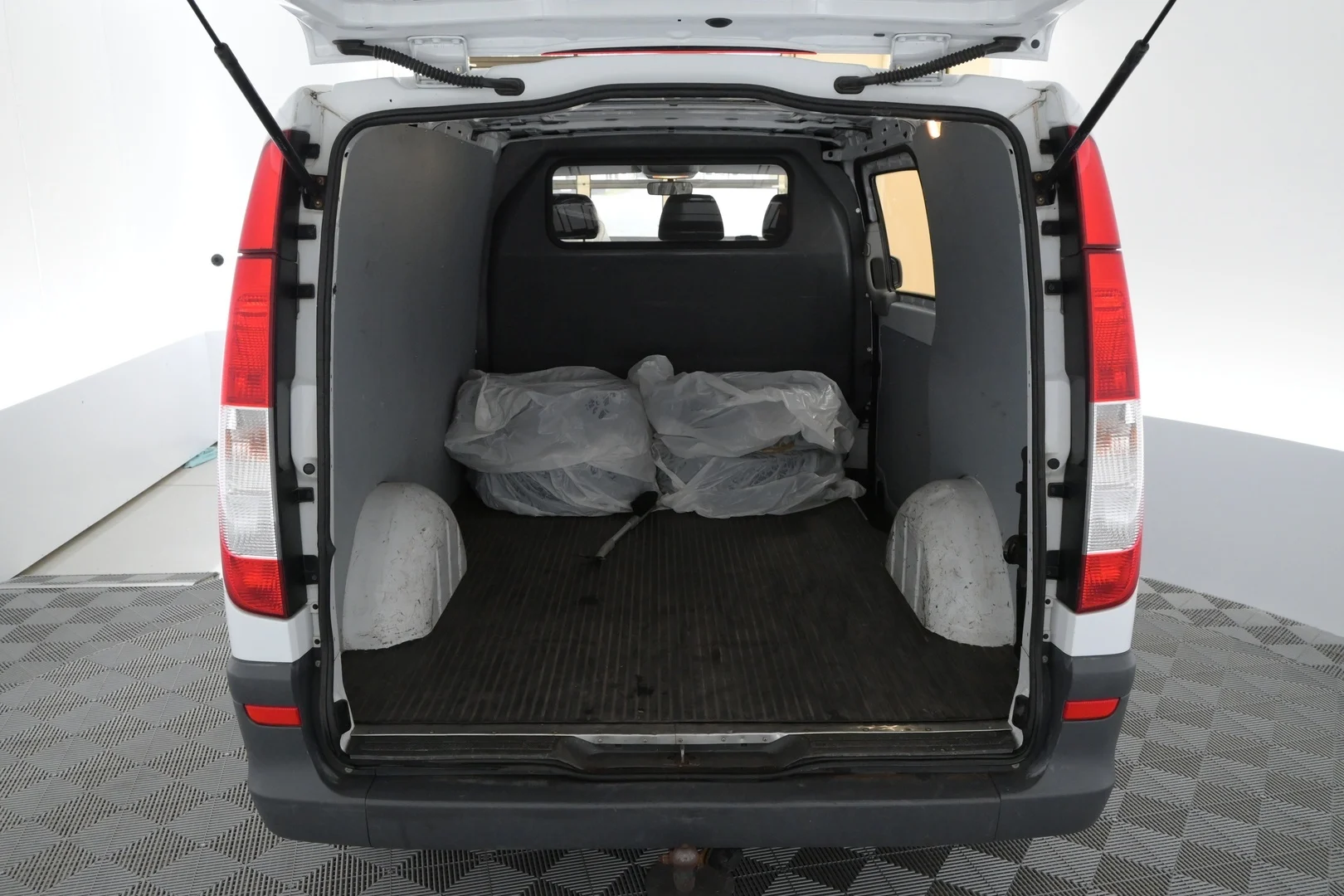 Car Image - 6G9lgrT3ZFz5e0WiCyknDD