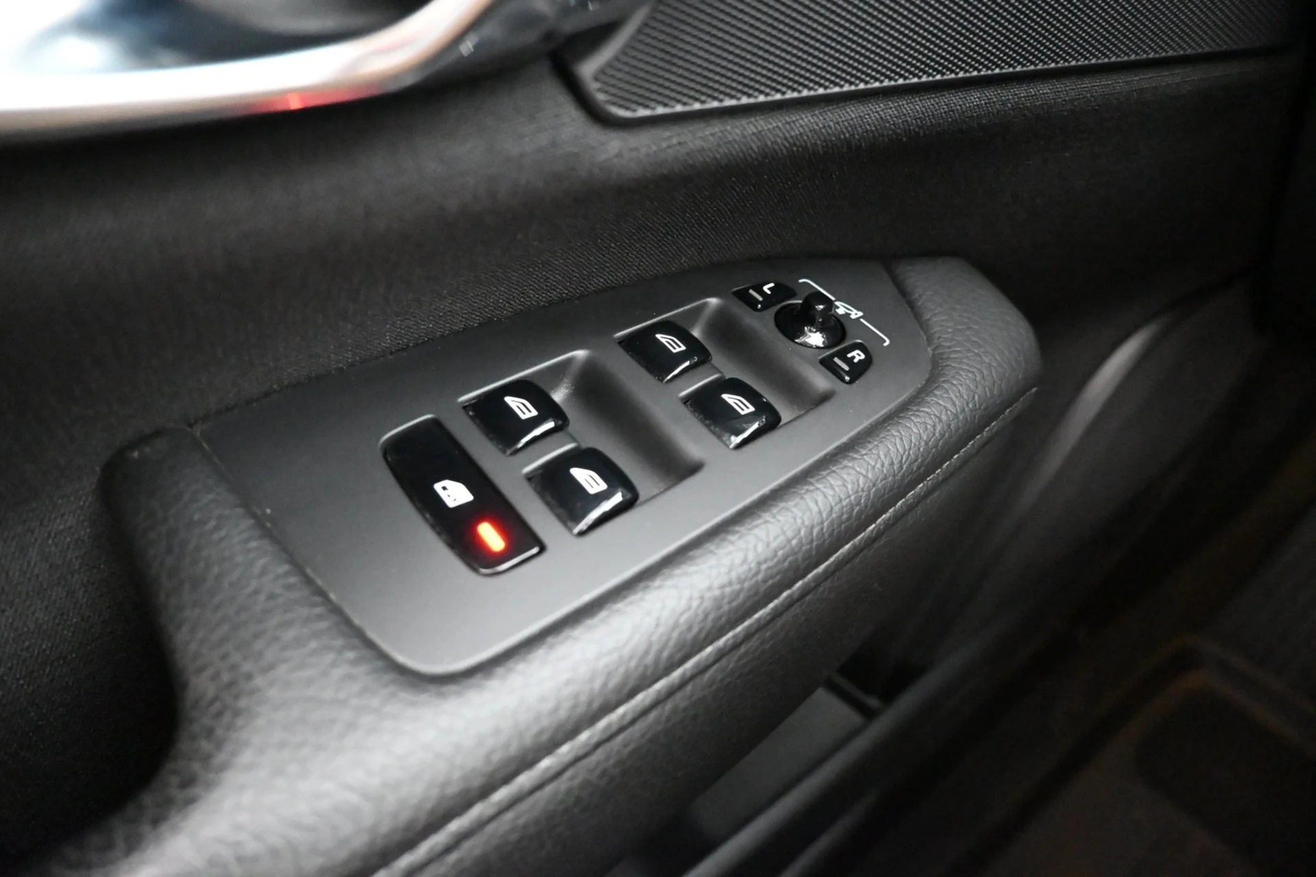 Car Image - 2KA6xrBdKg0Xnuvqm0AMhf