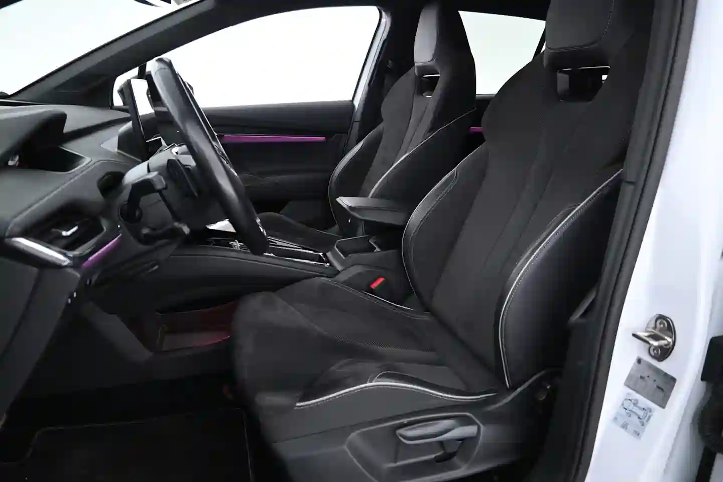 Car Image - 77dD966t9XDbqhCsuBOyLz