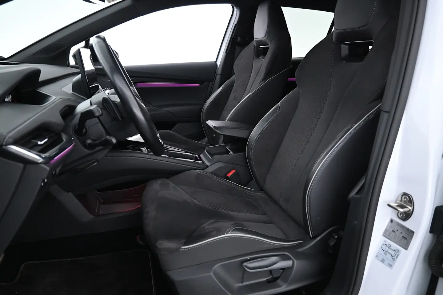 Car Image - 77dD966t9XDbqhCsuBOyLz