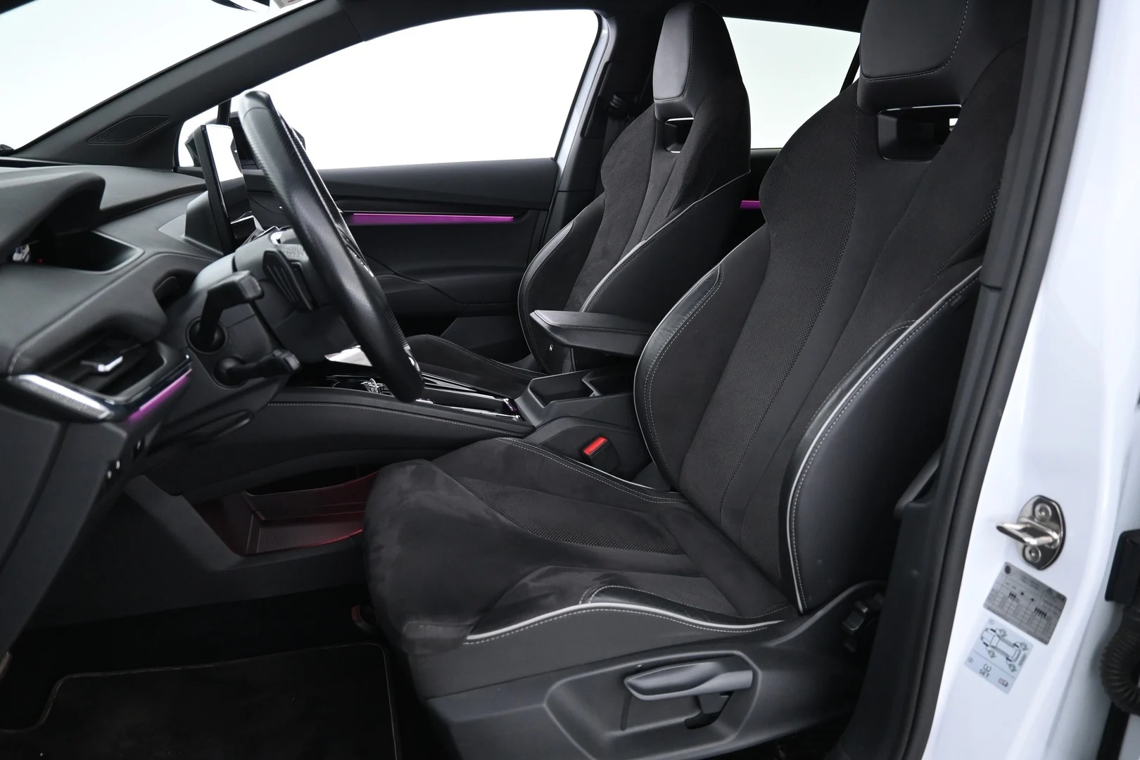 Car Image - 77dD966t9XDbqhCsuBOyLz
