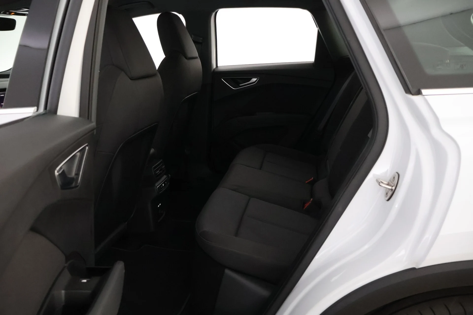 Car Image - 19KV4wkYGcUvCvzCymyNt6