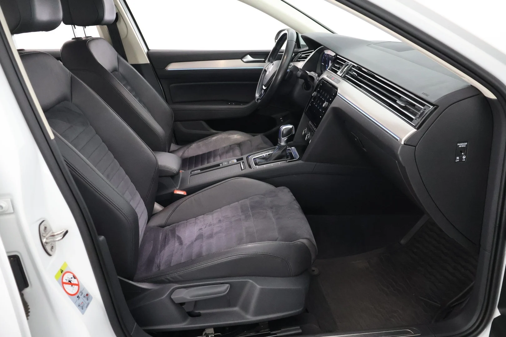 Car Image - 6xsahZHEvPhACempvk6eqf