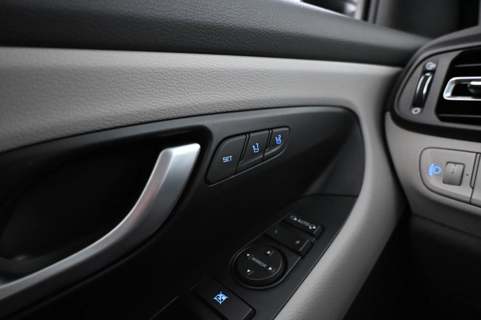 Car Image - 1ifnC3TZQiBRyv4JovVVV3