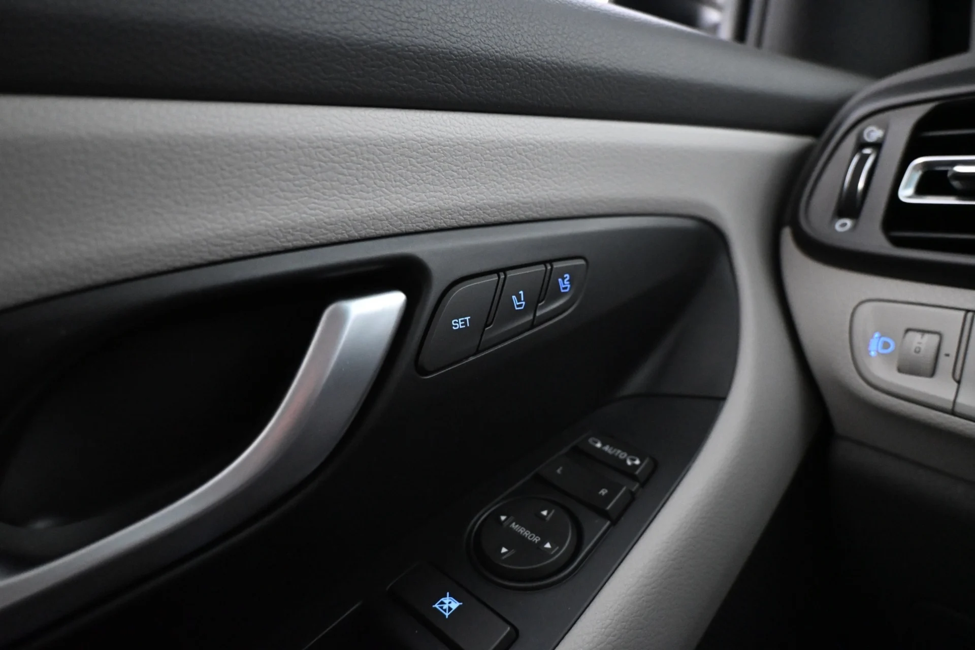 Car Image - 1ifnC3TZQiBRyv4JovVVV3