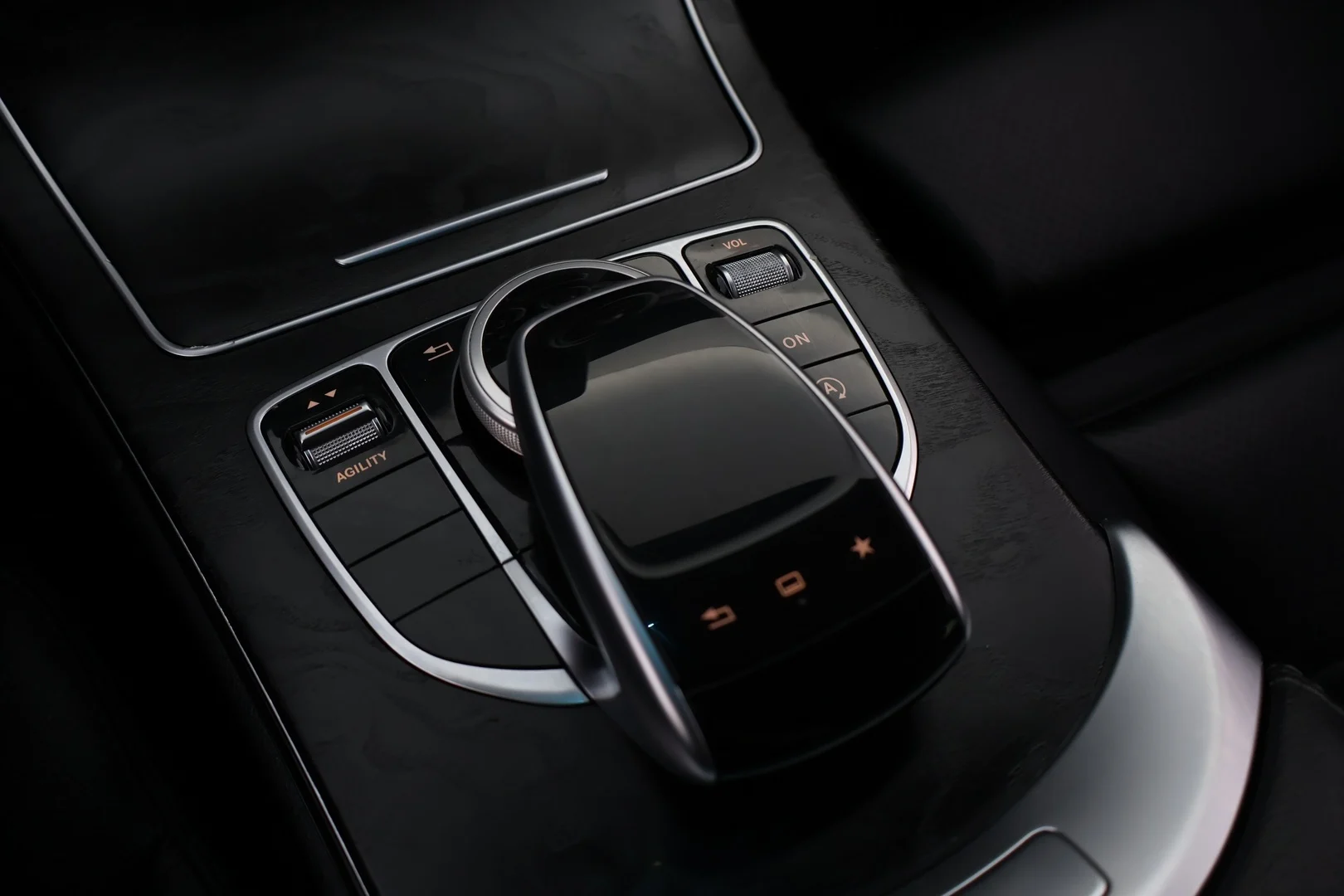 Car Image - 60W1ewredElhJmRz3YMLGx