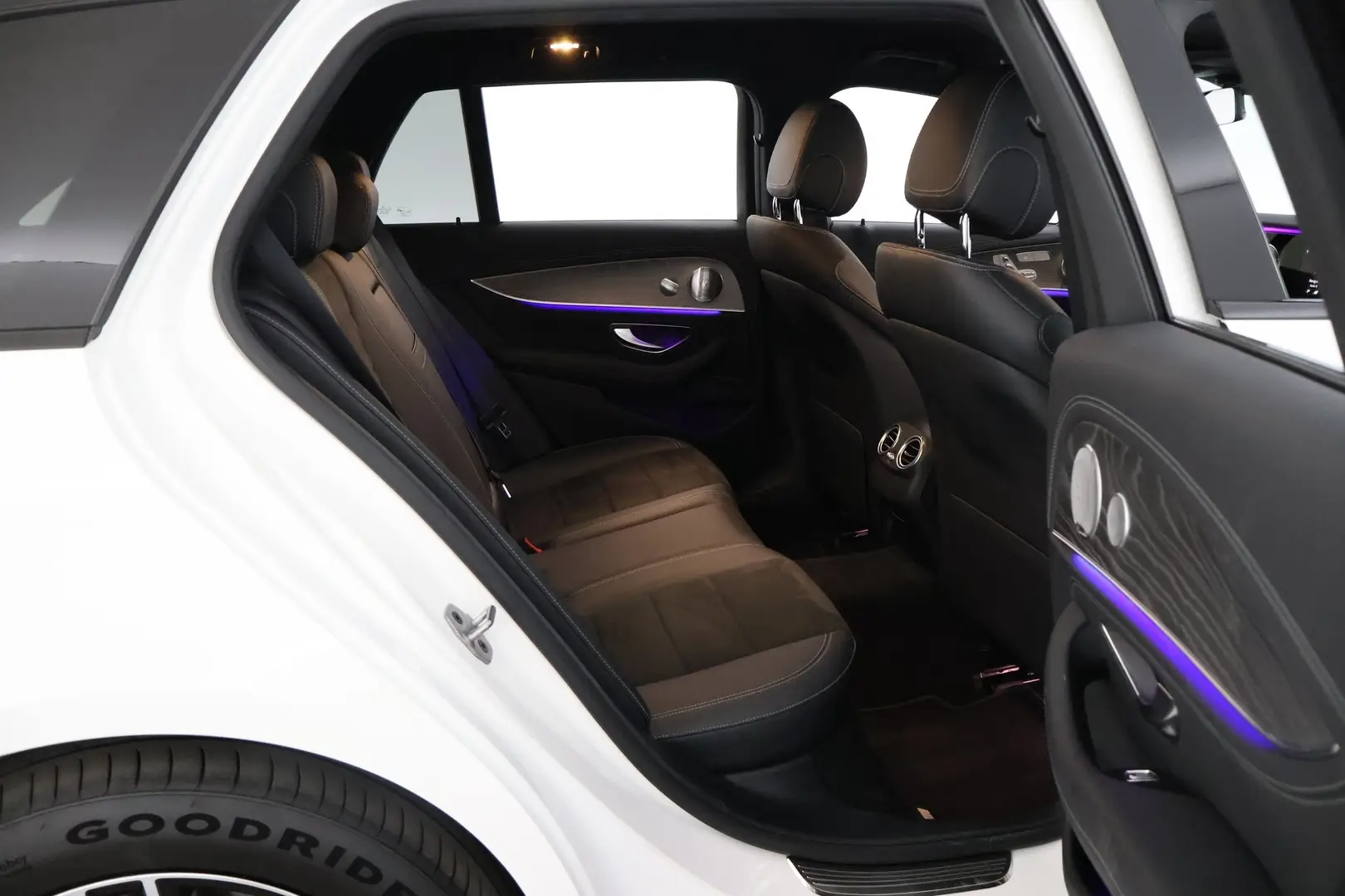 Car Image - 5H331shrfcWo0ze9Ng9SiW