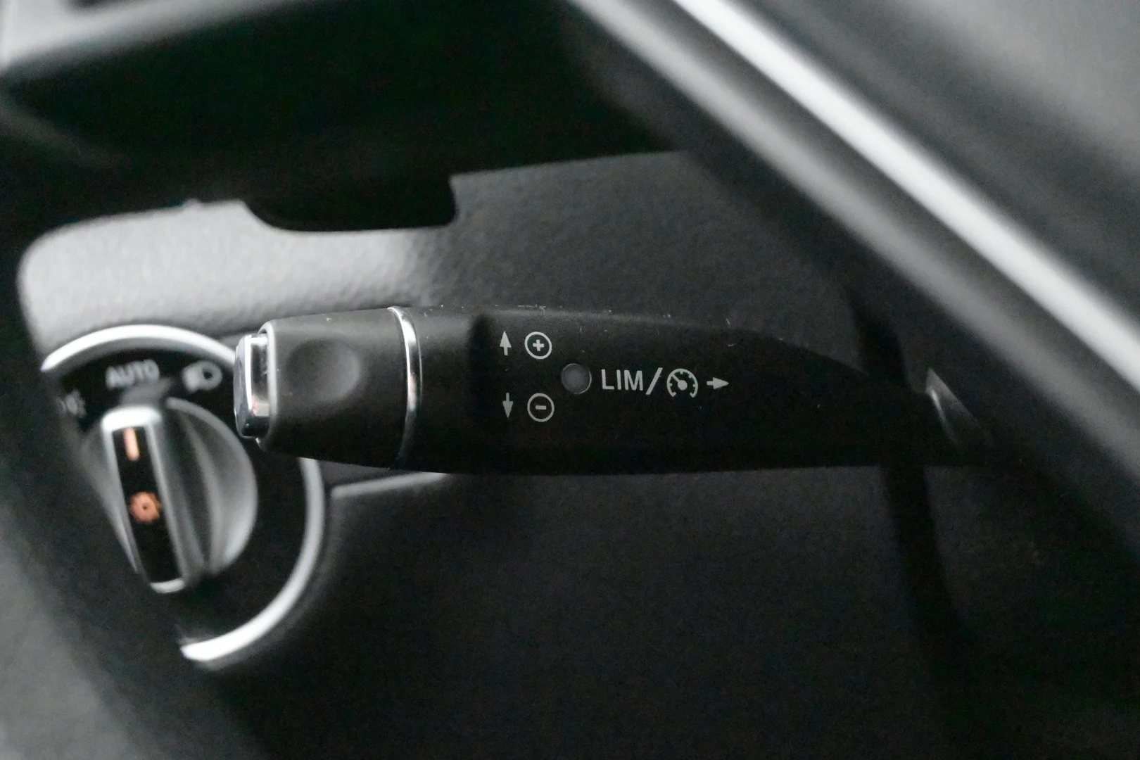 Car Image - 6Sl2BsVmZKFT3BxSWNHJYv