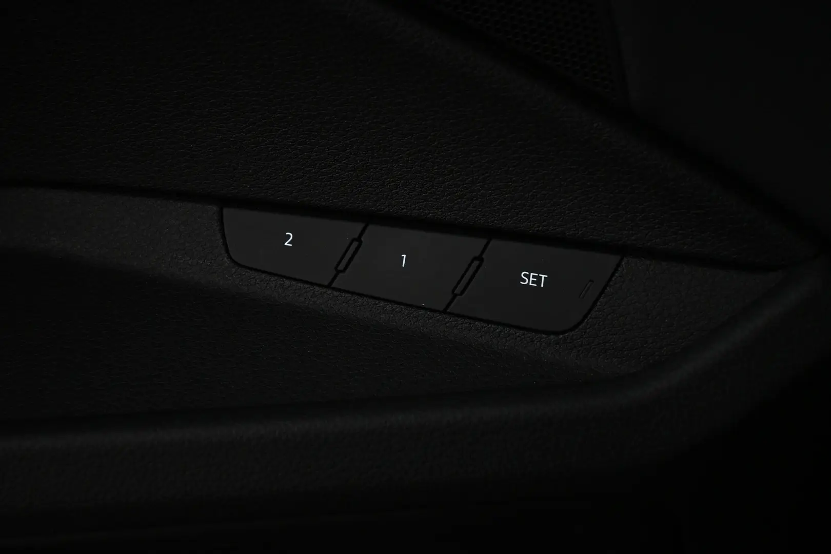 Car Image - 2jWGV5CrCGt59lnl5uqkQm