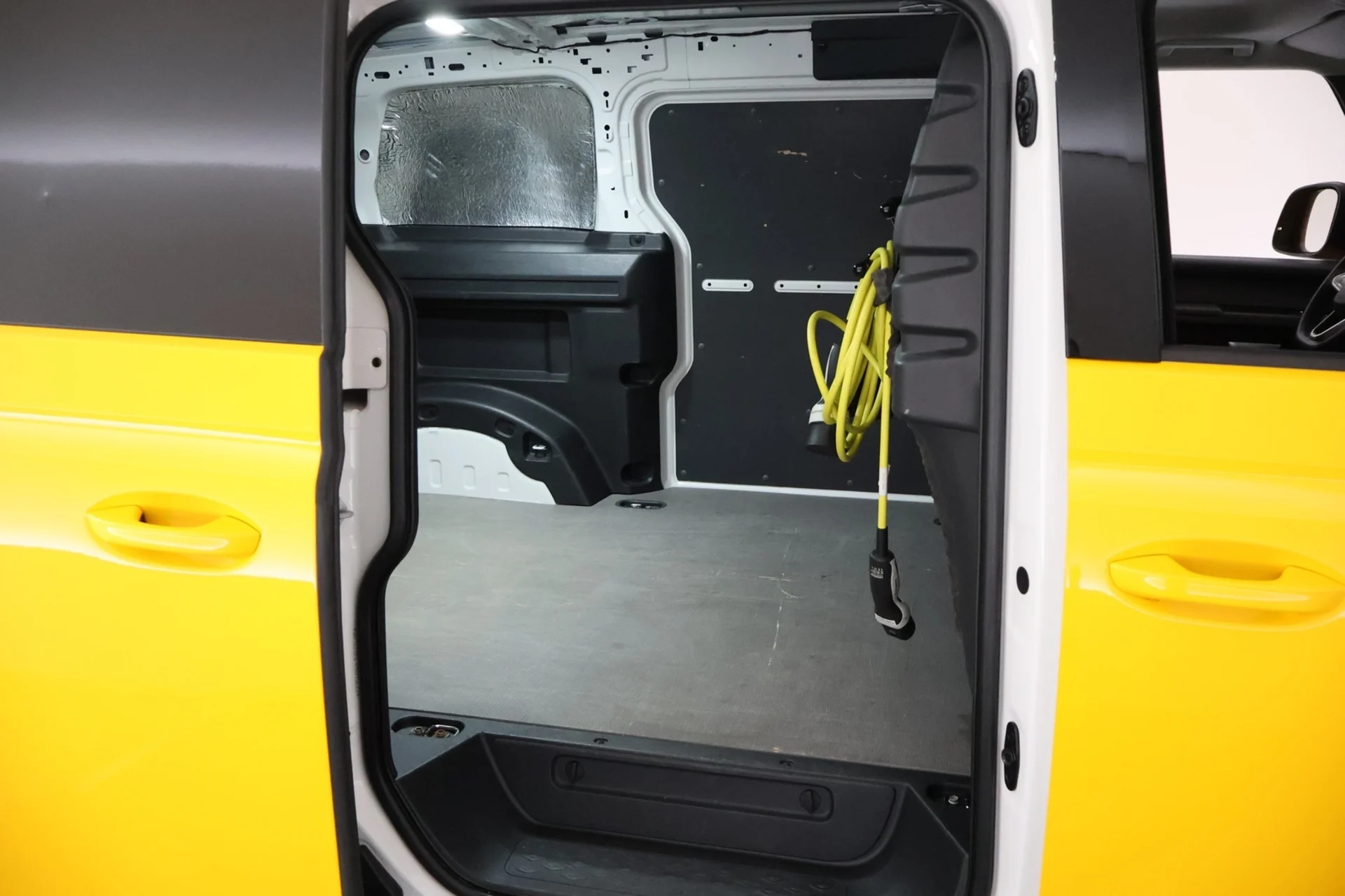 Car Image - 2fNLIad3J9Qbe16VFuJ0Ol