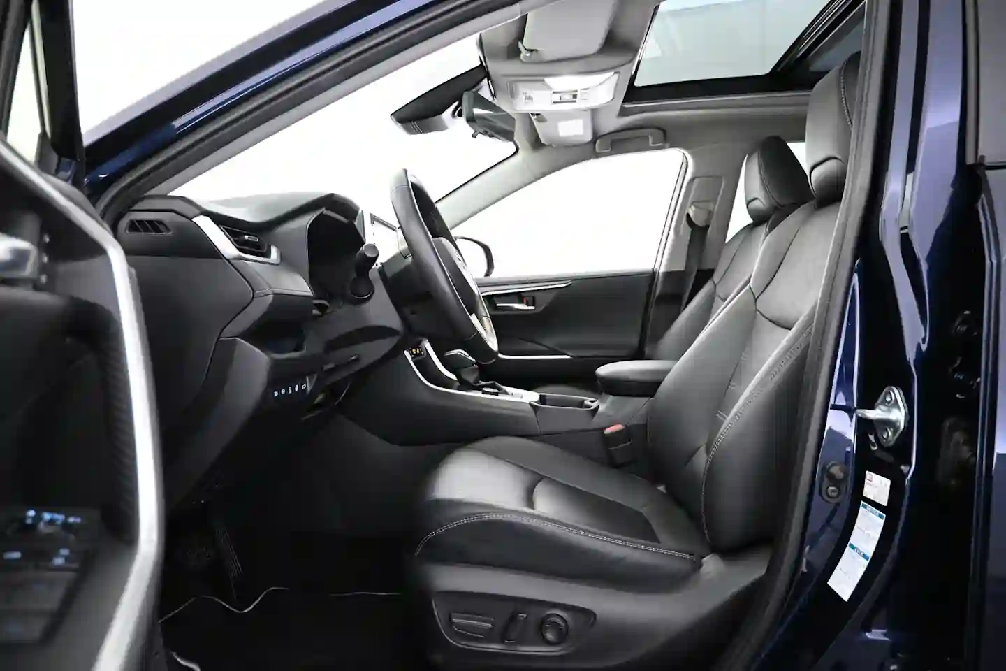 Car Image - 2dl3LgHCV6GtXVAnwwiKH7