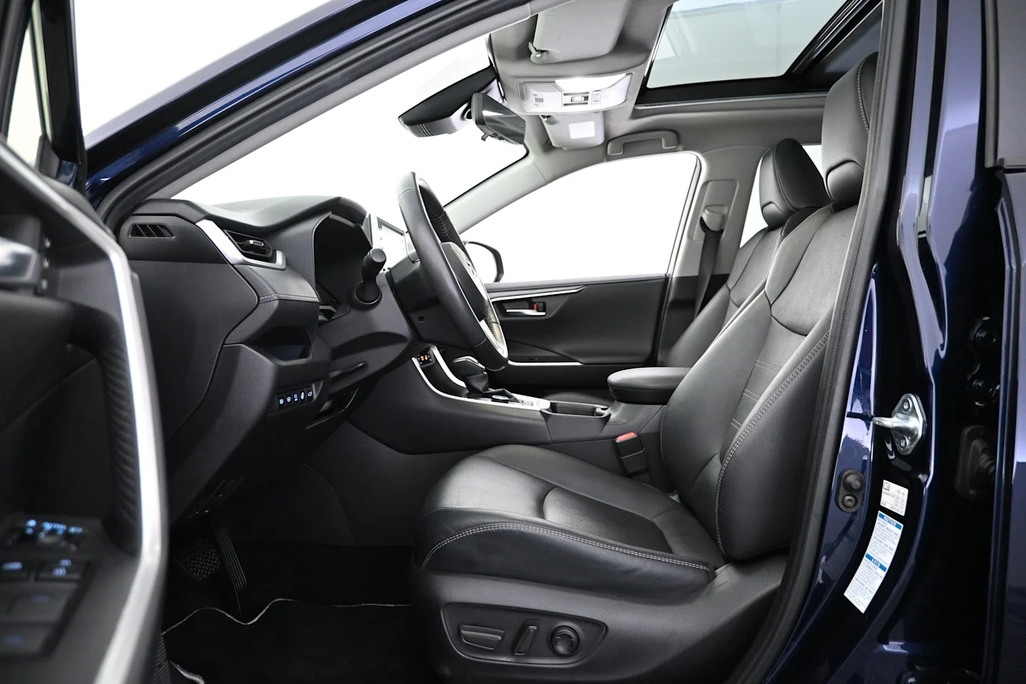 Car Image - 2dl3LgHCV6GtXVAnwwiKH7