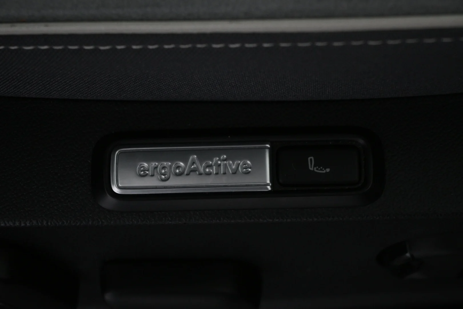 Car Image - 215oLSw6YMJi9qxGmAItBa