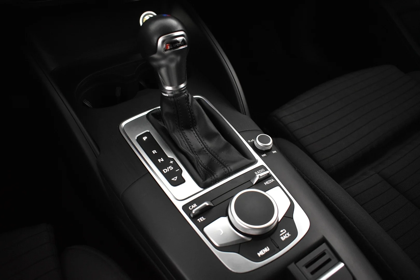 Car Image - neOXz5DDaQr2L7jPamqm9