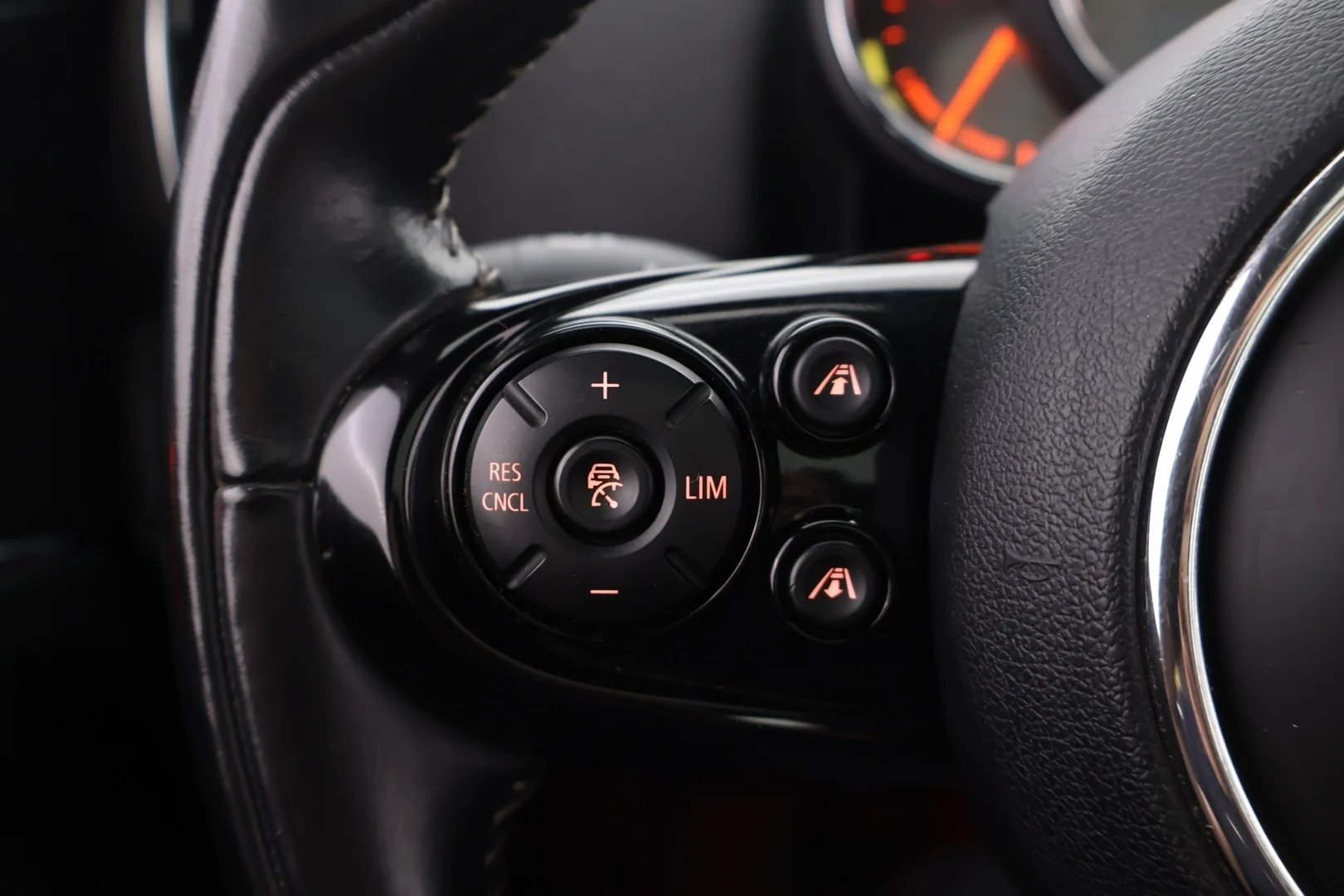 Car Image - 2ogx9V73PonYPecbH5ngwd
