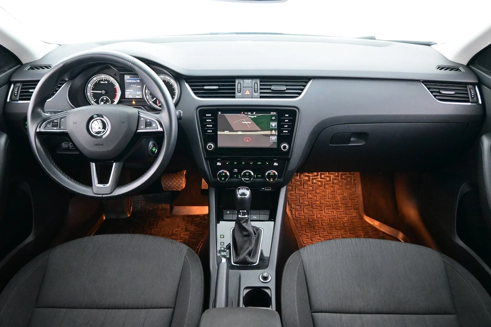 Car Image - 3wNmTCwUPHhRqNviNzXaBT