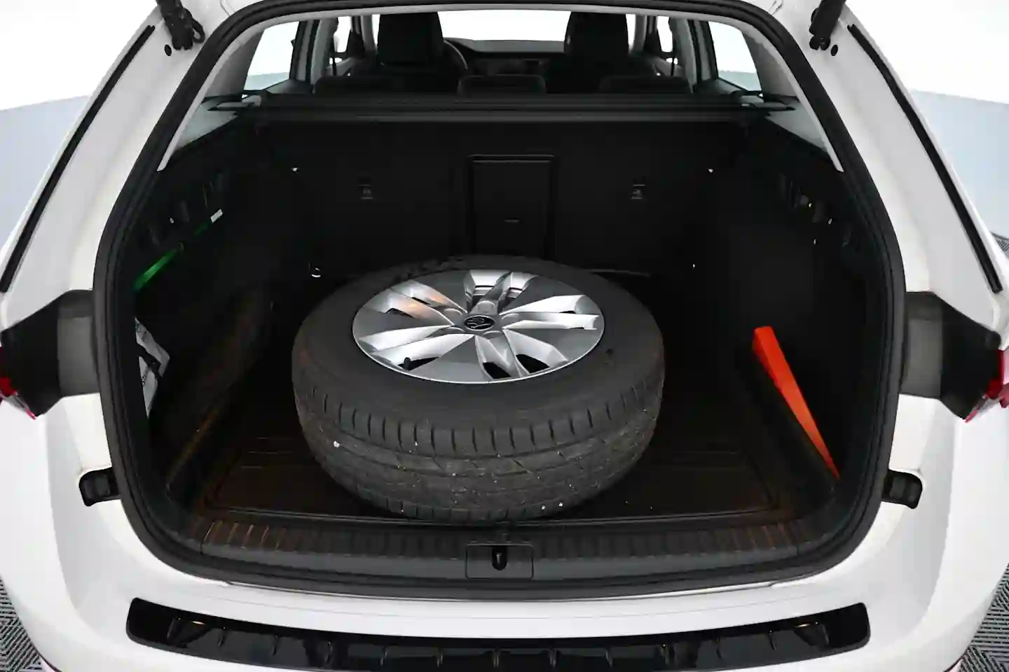 Car Image - ZvBF7LNEptzvqFN4ryolx