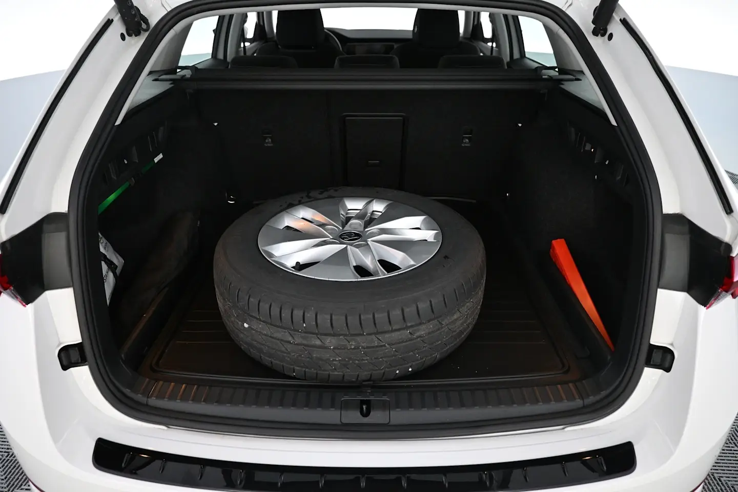 Car Image - ZvBF7LNEptzvqFN4ryolx