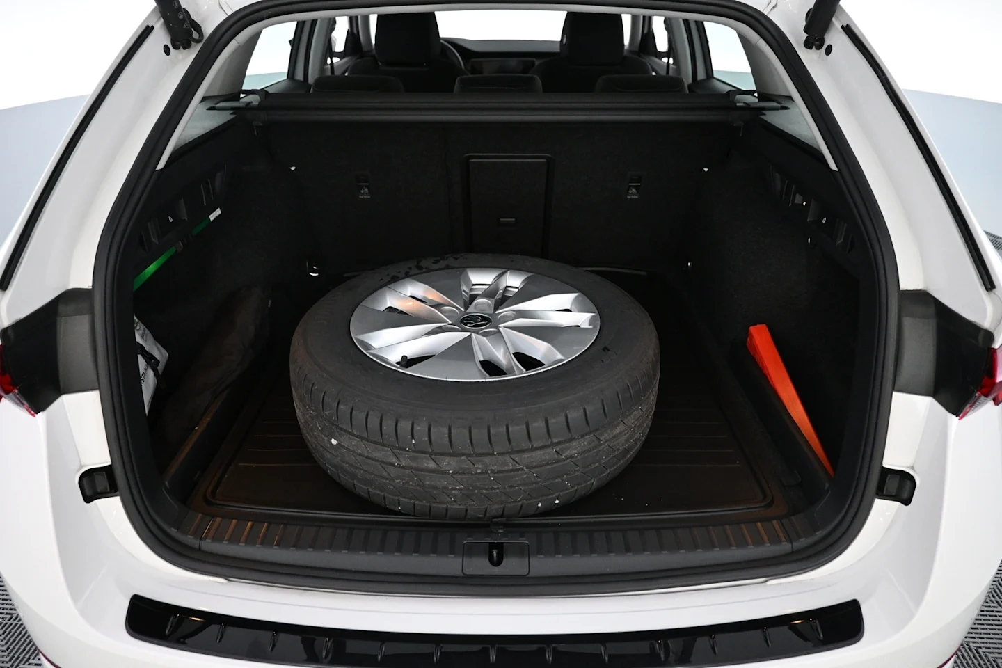 Car Image - ZvBF7LNEptzvqFN4ryolx