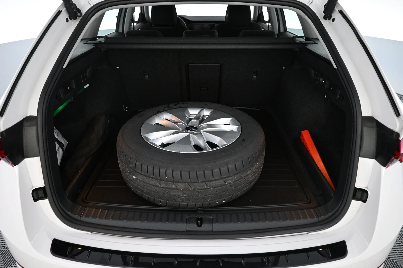 Car Image - ZvBF7LNEptzvqFN4ryolx