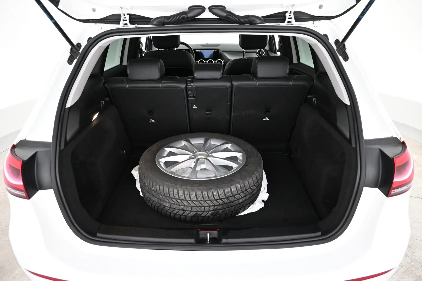 Car Image - 6mq4qFP1RsataBLCx0LzHX