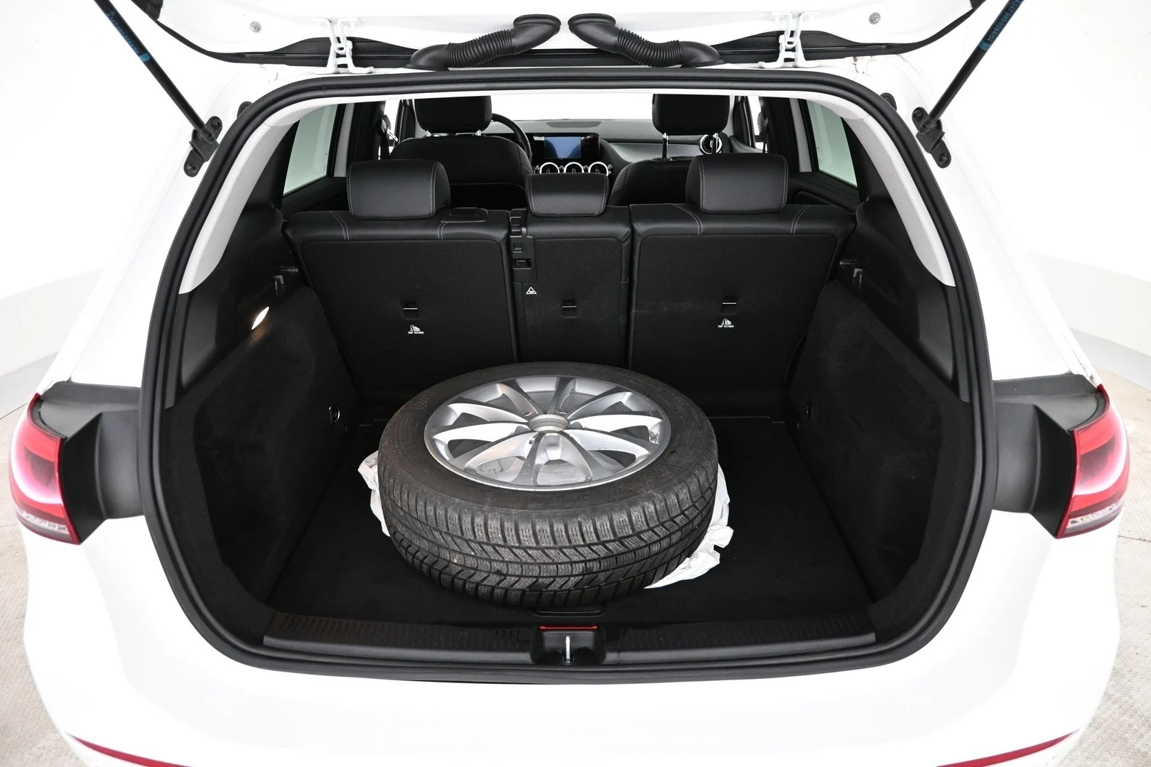 Car Image - 6mq4qFP1RsataBLCx0LzHX