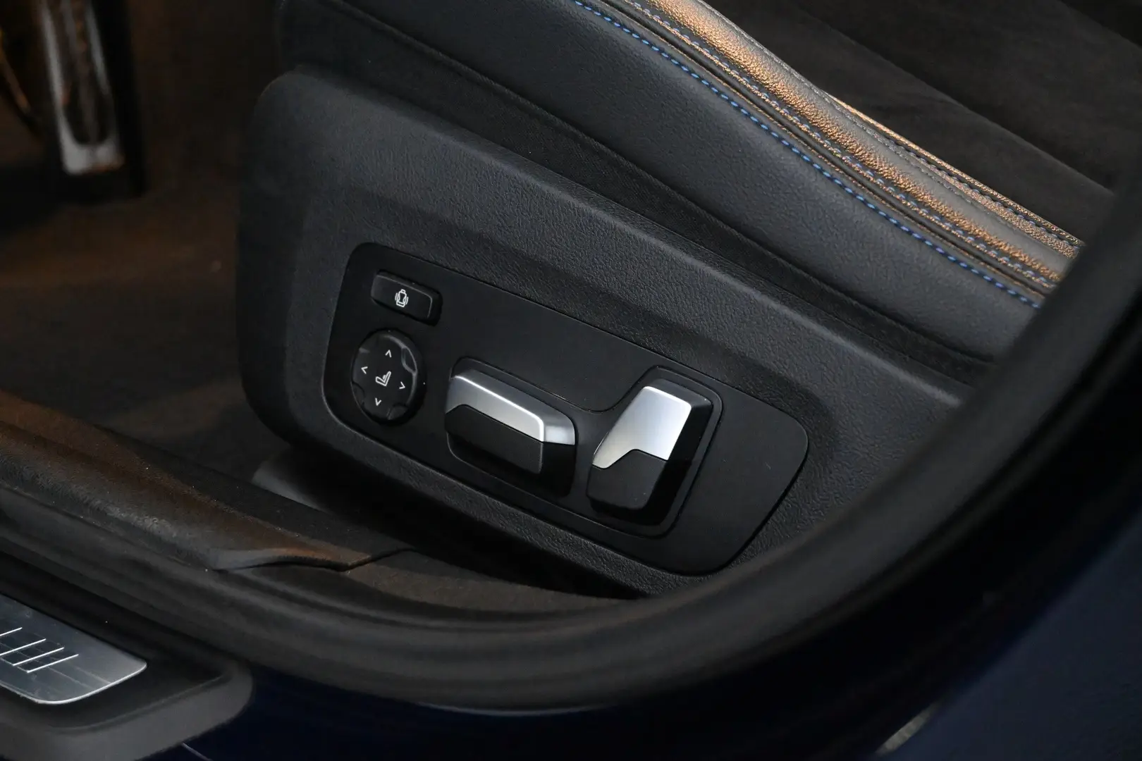 Car Image - 7b3zn3E0RXItEONkwFPrjv