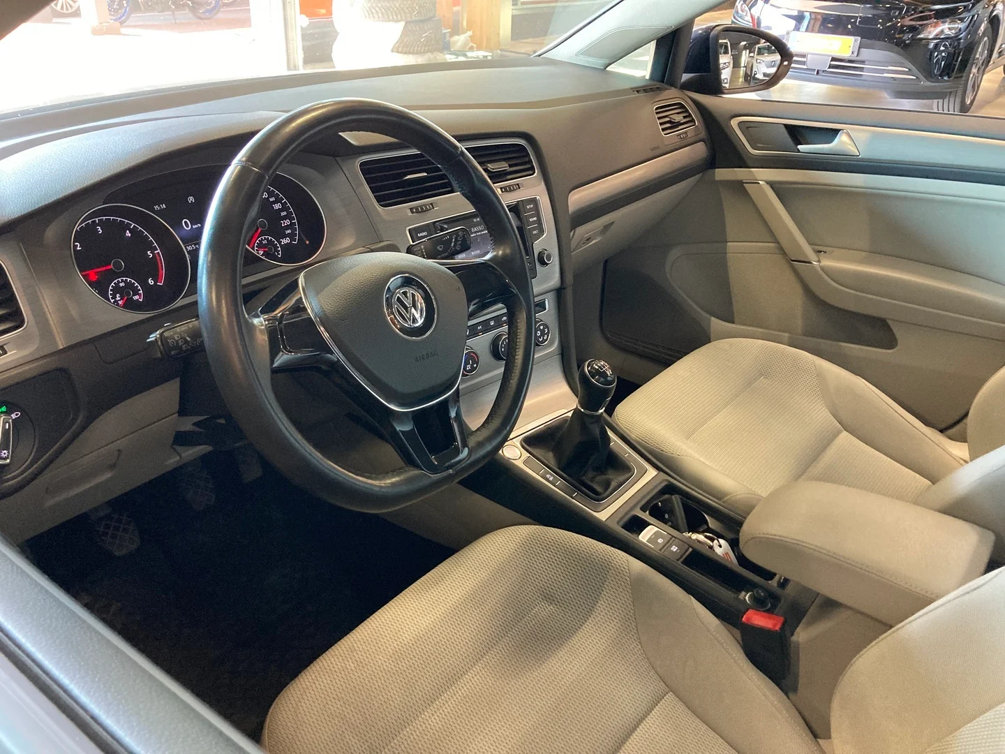 Car Image - 6tSpMvTU0JLDyM1x1c8uT4