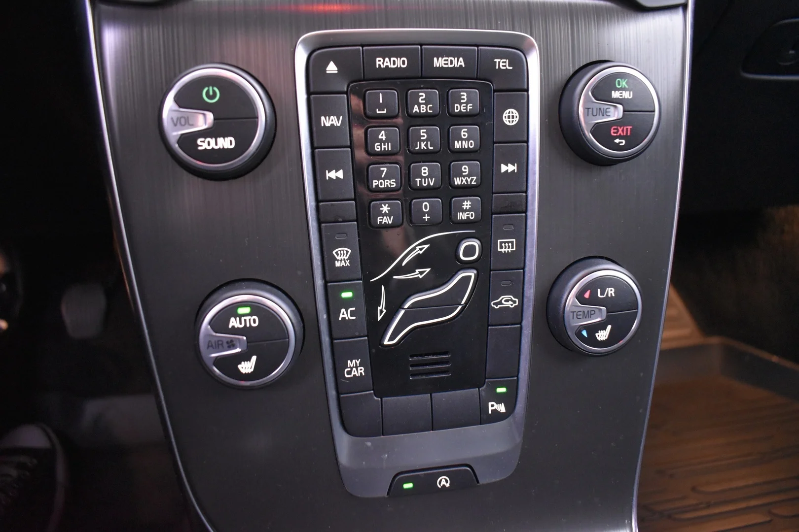 Car Image - 3J7U3p139Wz7vjshC6Ljf6