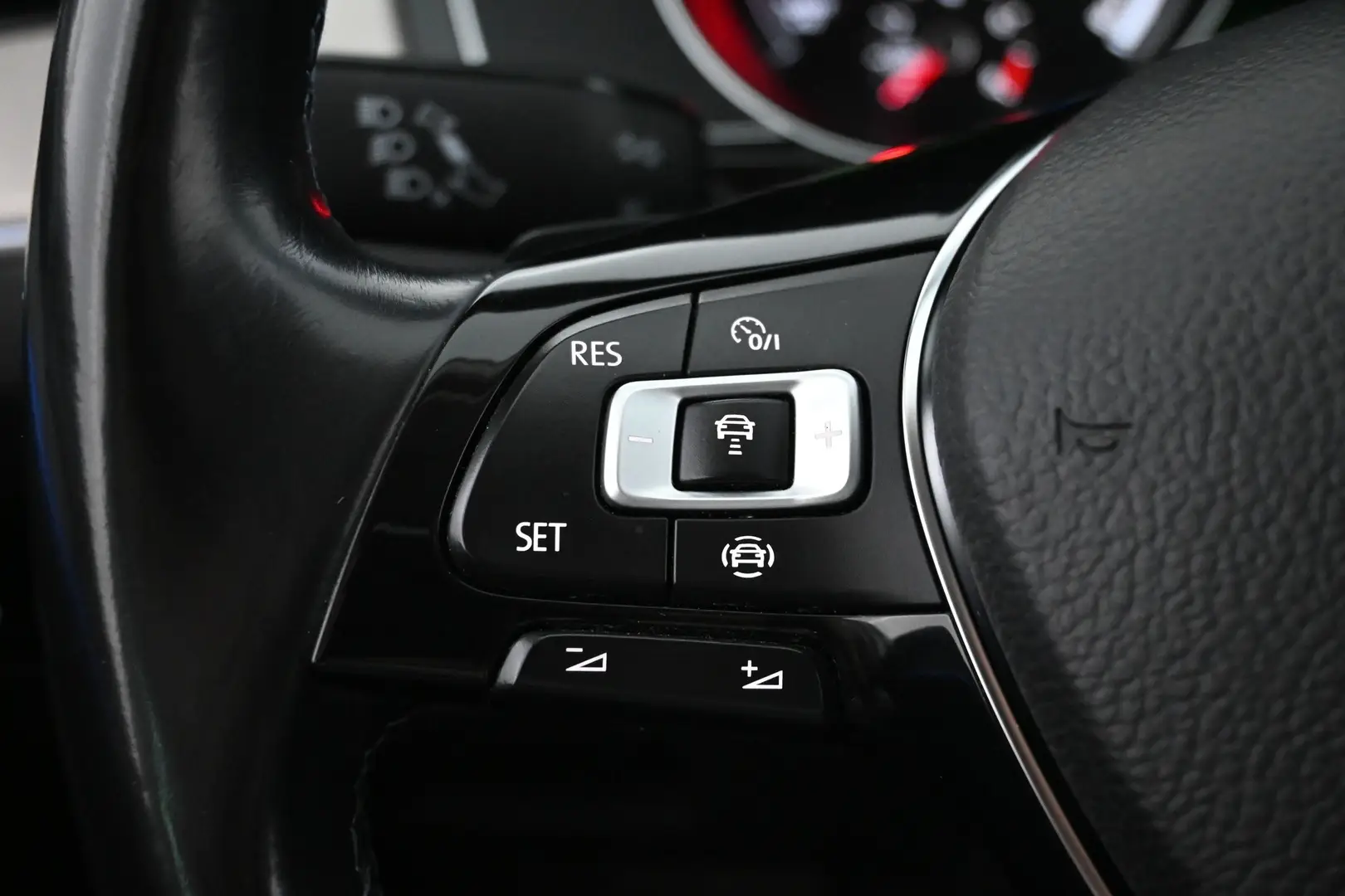 Car Image - 3Kfiu7oIfEuxYT8KgYBhAZ
