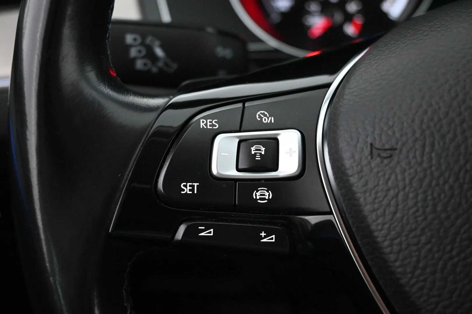 Car Image - 3Kfiu7oIfEuxYT8KgYBhAZ