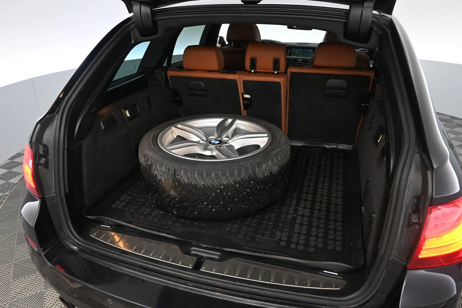 Car Image - 5i5xBCiZtYeb37rc4Ht7dX