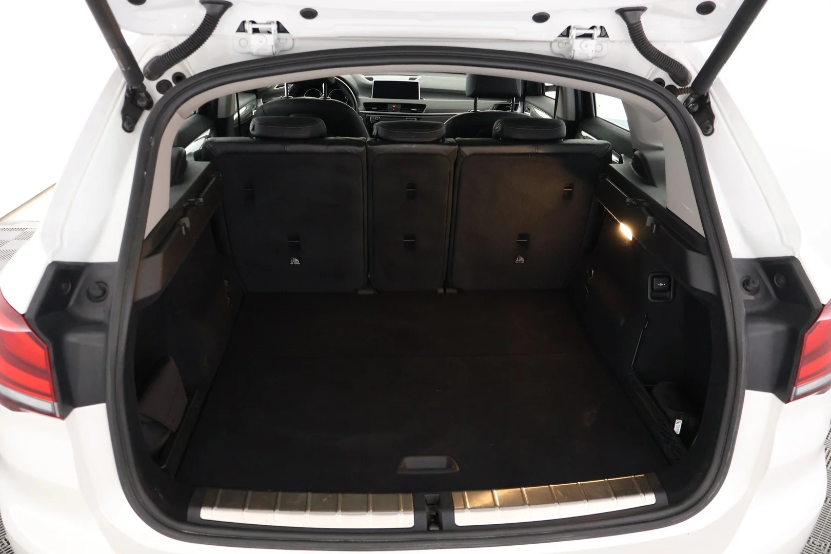 Car Image - 76zAHuIgi8fK0H5pRatdFp