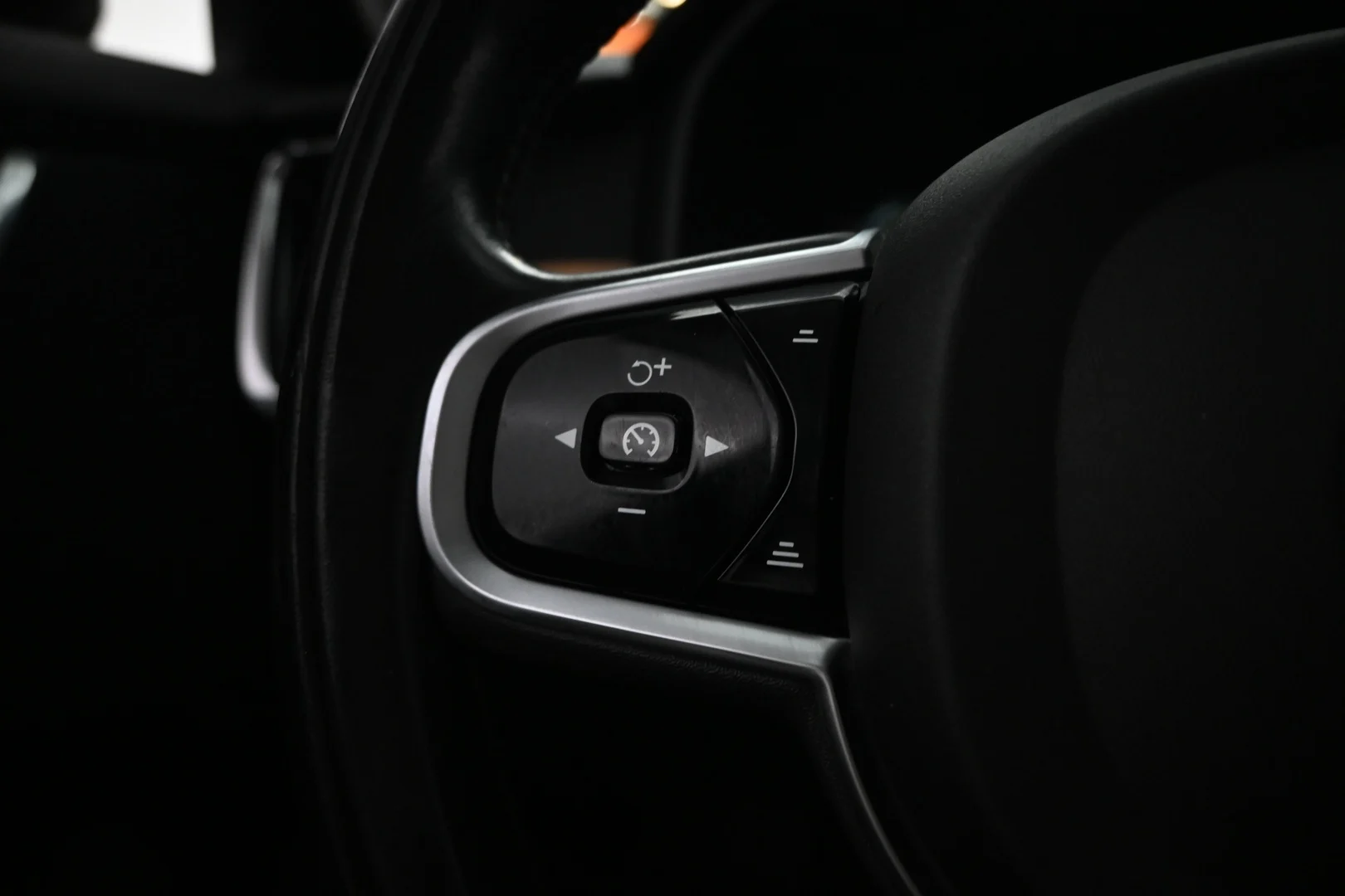 Car Image - aCcdcAkfromRvNpQ3EJvK