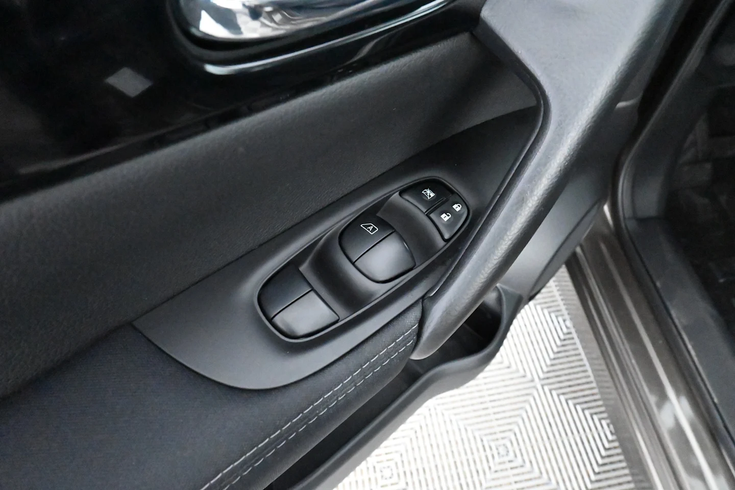 Car Image - 2NrfwHJje7L6D5AH8dsnJu