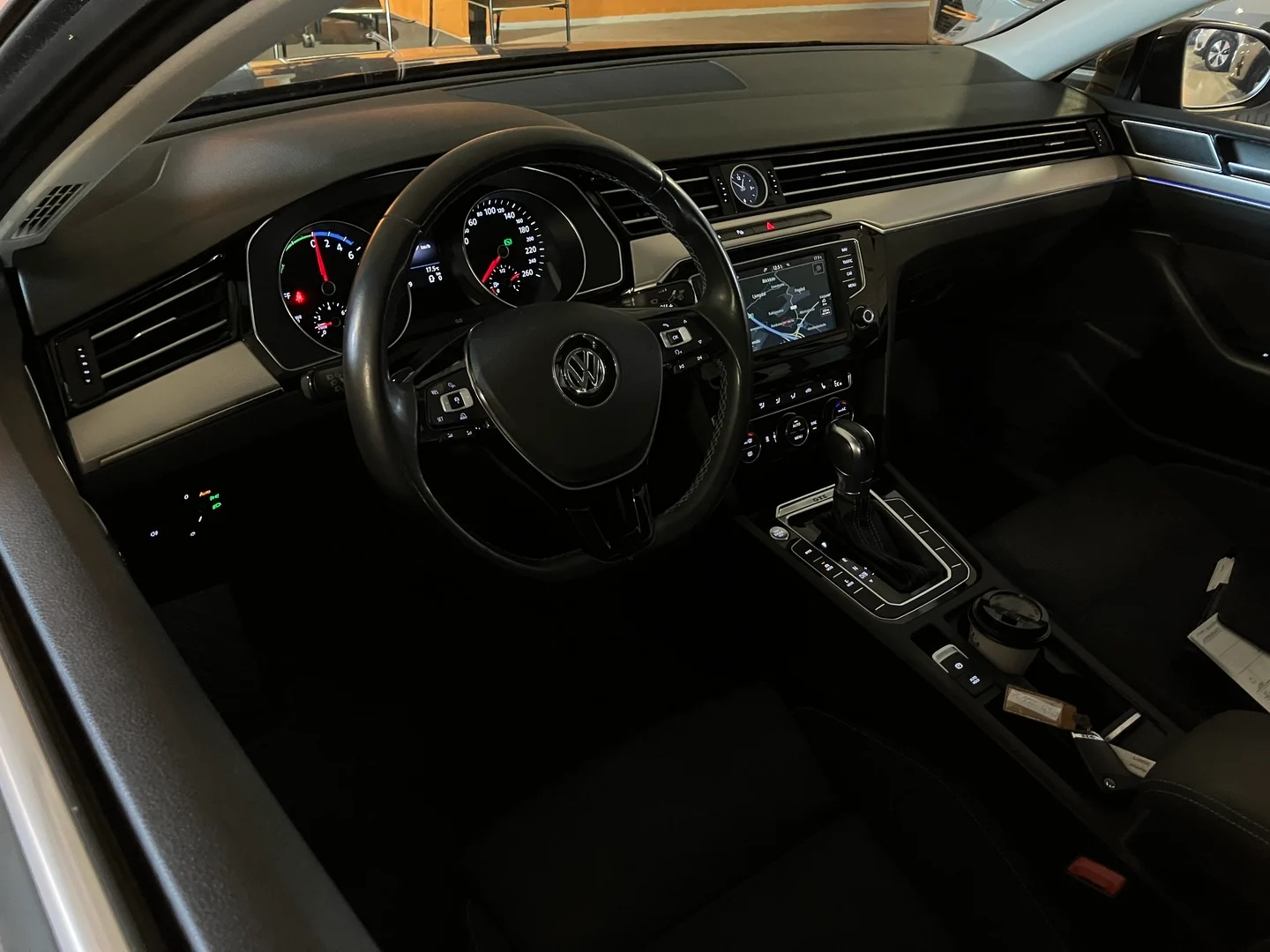 Car Image - 63I31wxuAYzzXnOI6tzsUy