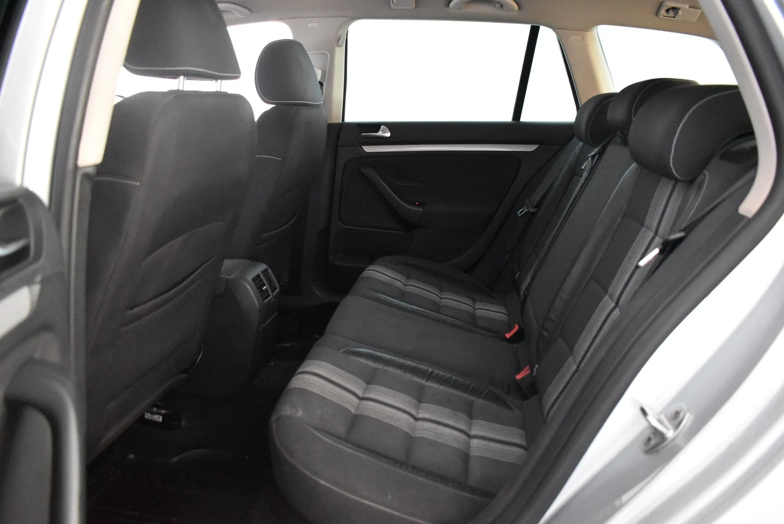 Car Image - tPecNNuE6pGeQL2osxPPP
