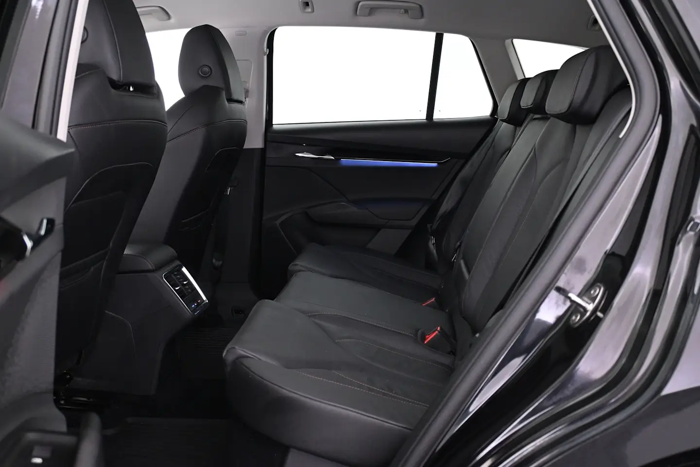 Car Image - mVZmOWxt2wRH9USVKfZW9