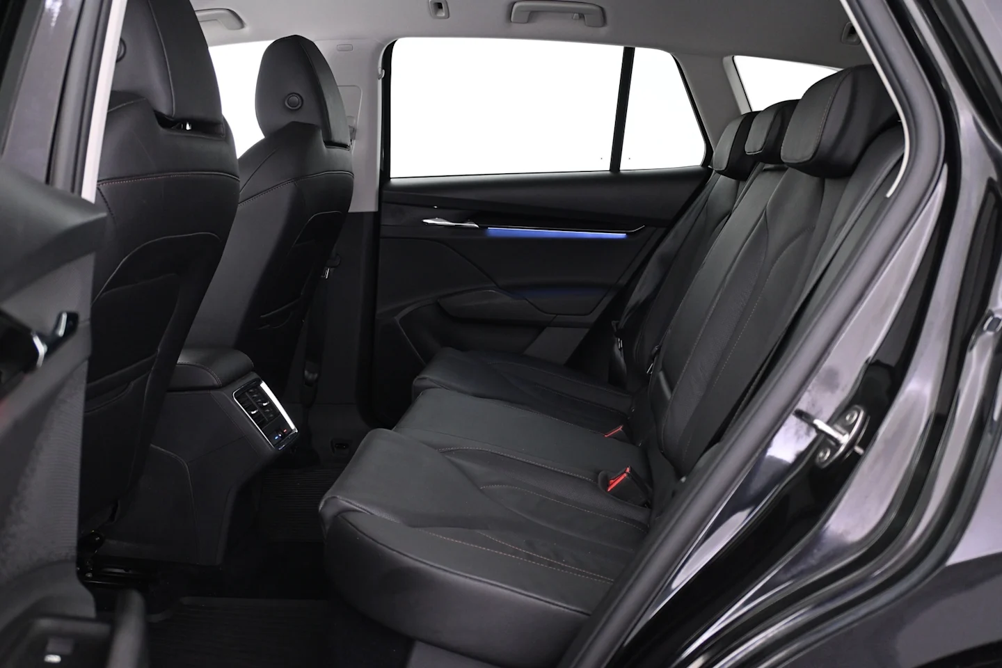 Car Image - mVZmOWxt2wRH9USVKfZW9