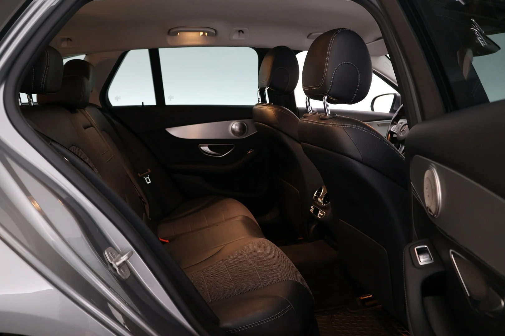 Car Image - 6MqDV8LtZUMXzDIhZ5xsEl