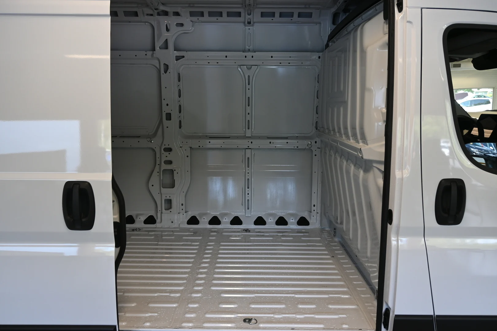 Car Image - 2XTcKjNKygbtHl8VPXEhwo