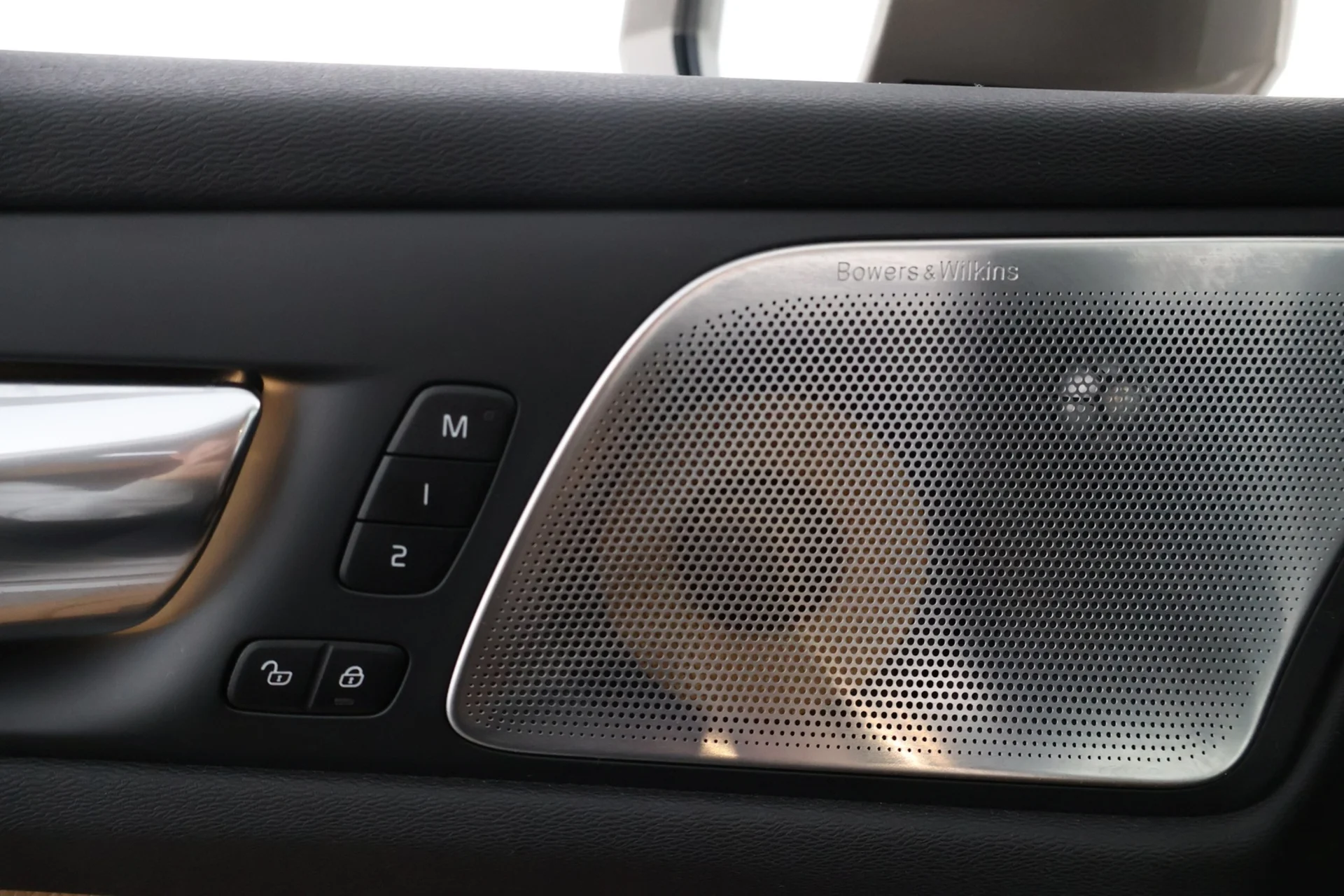 Car Image - 4iNT6MZbniRV0sRoLJpBFn