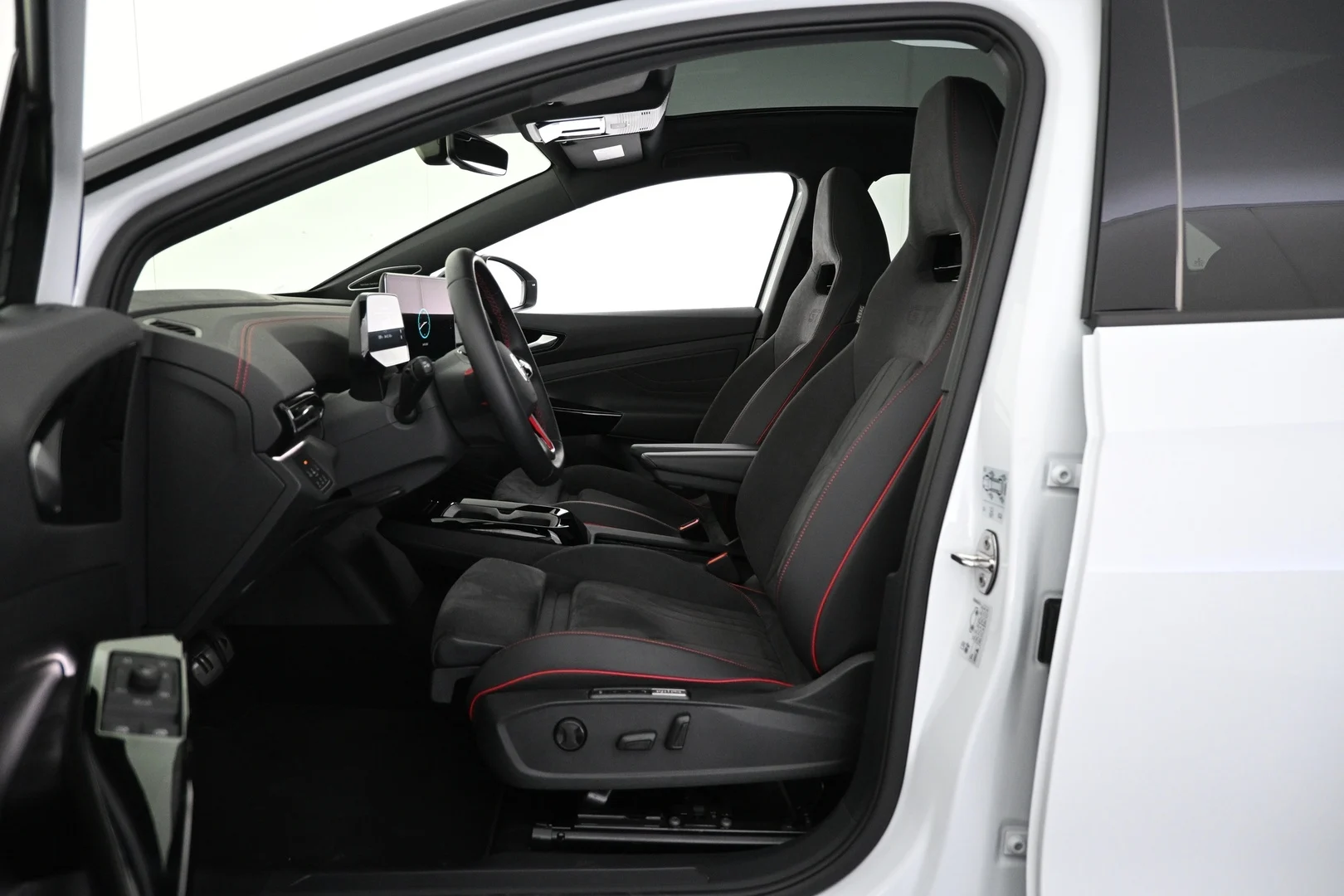 Car Image - IJkZa1Dd3LArWRJqHHel5