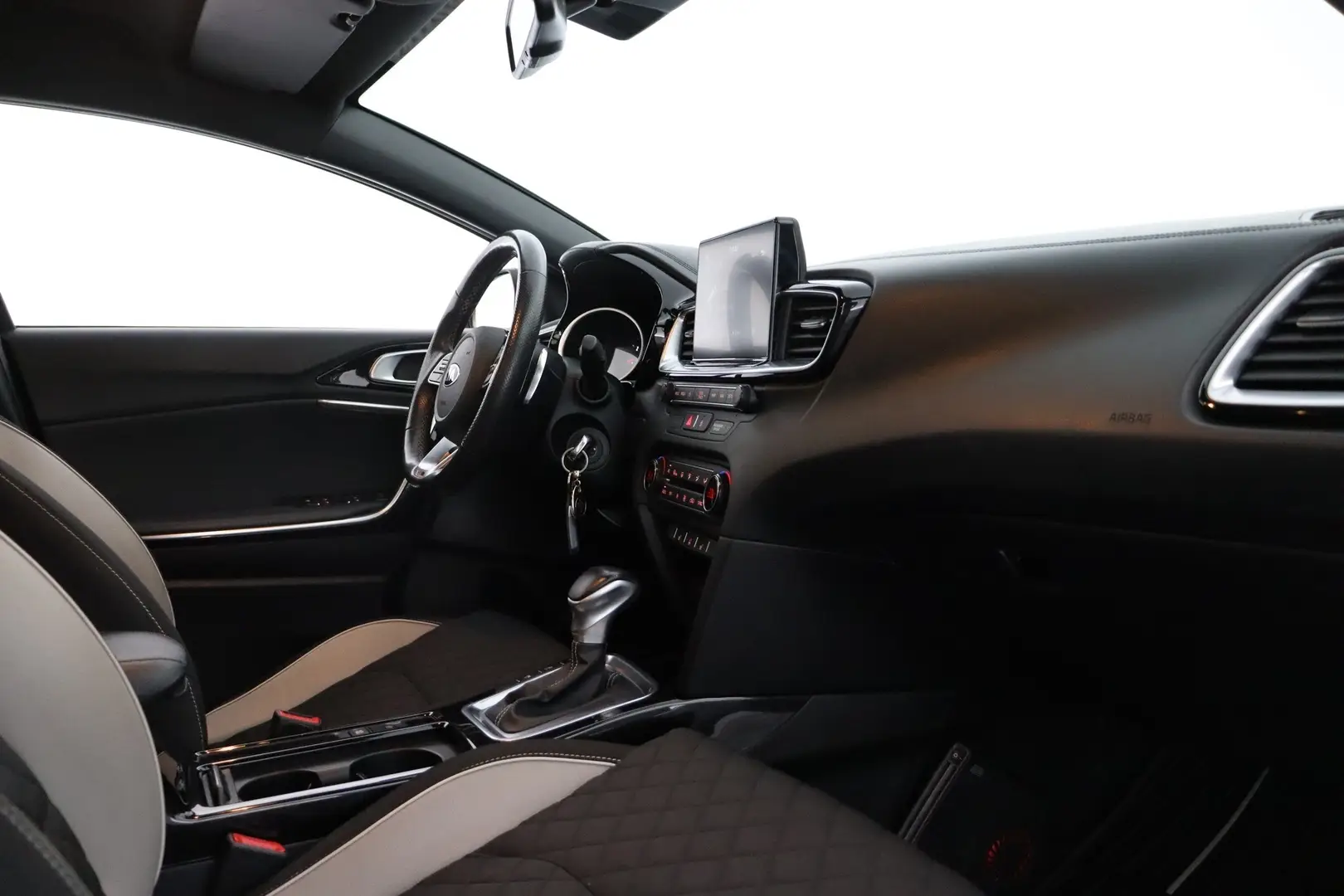 Car Image - 4L25FYfh8d7rLNmjNcEKGX